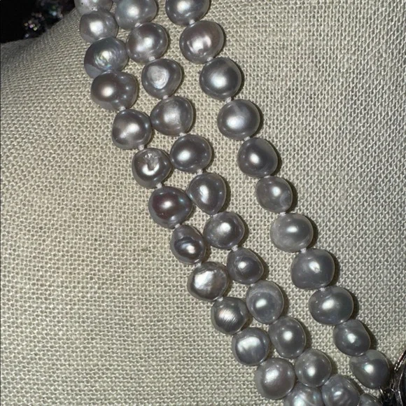 Fresh  Pearl Necklace with MOP  Floral Accent - Picture 3 of 3